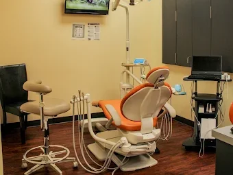 Another treatment room at Sonria Dentista Commerce